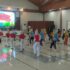 Kepsek mengajak Anak sekolah senam ke kantor kecamatan Pakuhaji.